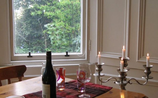 Botanic Garden 2 Bedroom Apartment in Edinburgh