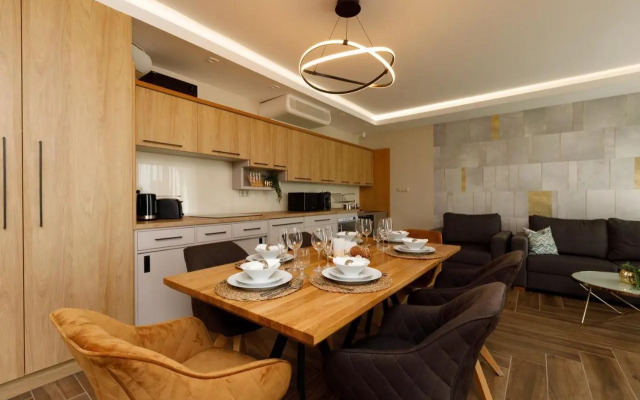 Royal Cafe Apartman