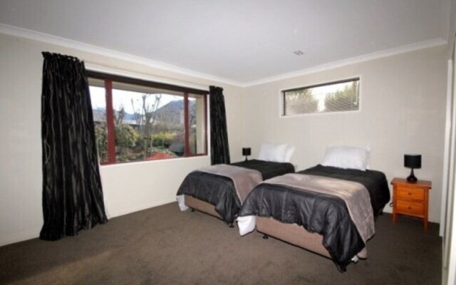 12 Tarndale Place