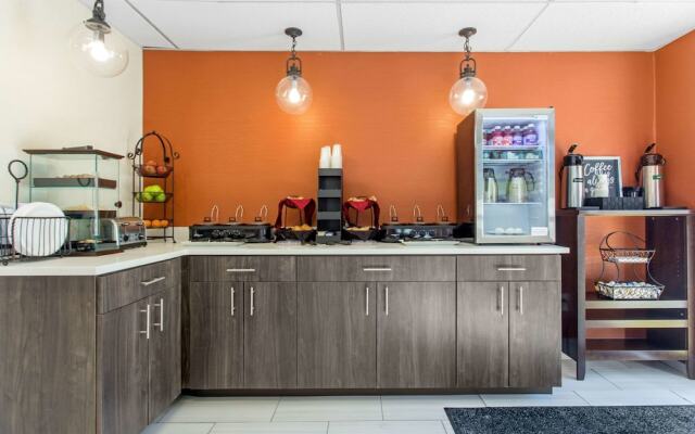 Country Hearth Inn & Suites - Columbia
