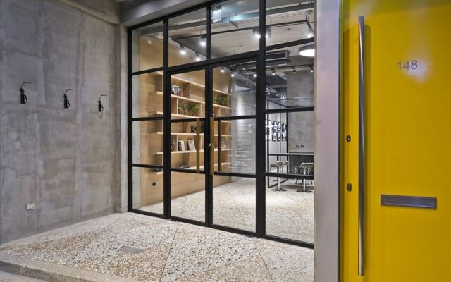 Kojima gallery / Island Apartment