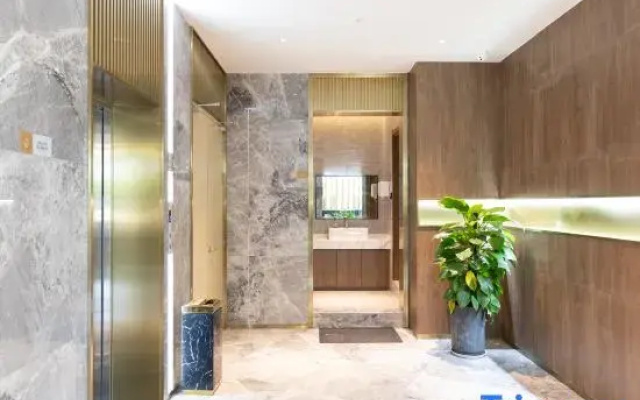 Qingmu Platinum Hotel (Nanjing Xinjiekou Subway Station Youyi Square)