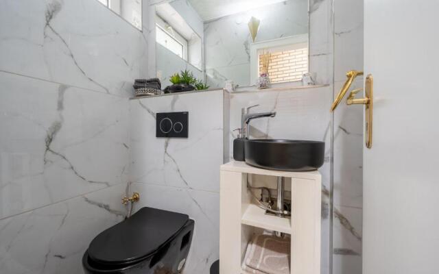 ID 7027 - Private House