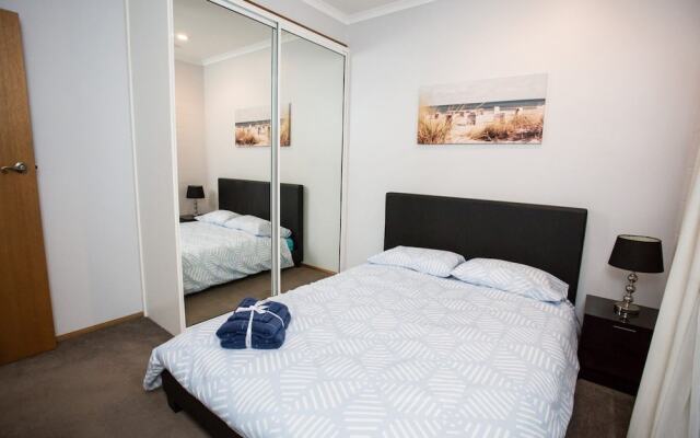 Rain Forest Retreat Jubilee Pocket