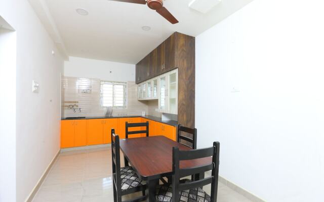 OYO 10701 Moukthi Apartment