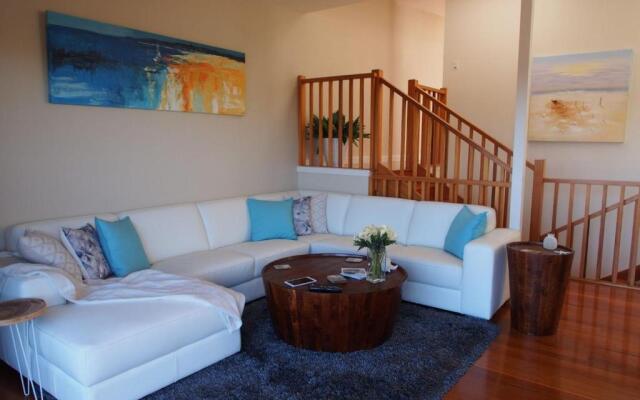 Government Road, 117a 'Pollys' View'