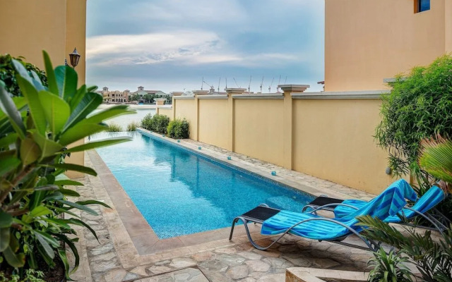 The Palm Jumeirah Villas - Frond E