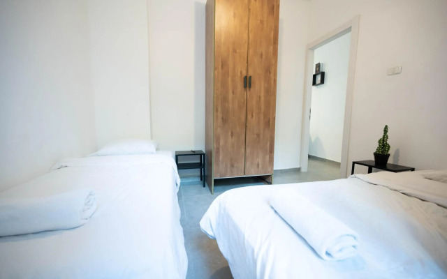 דירת 3 חדרי שינה וסלון