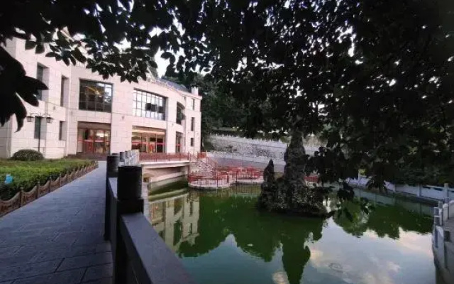 Longshan Garden Hotel