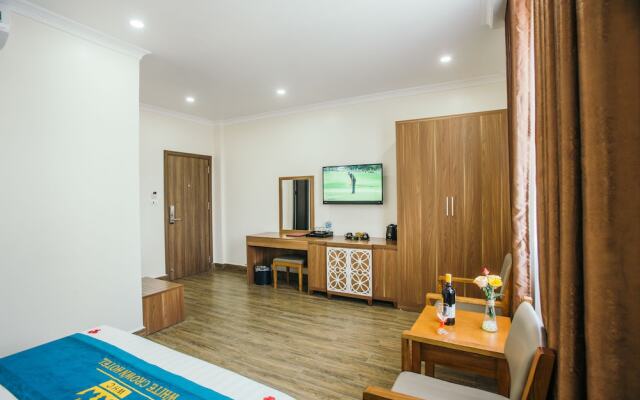 White Crown Hotel