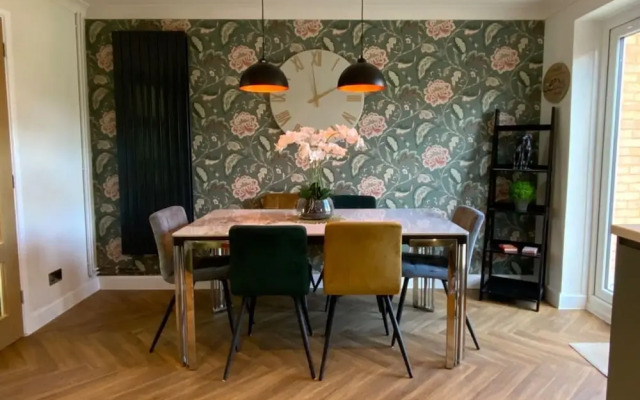 Beautiful 3-bed House in Bedford