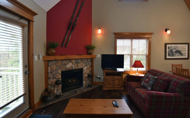 The Lodges at Blue Mountain - Historic Snowbridge Condos