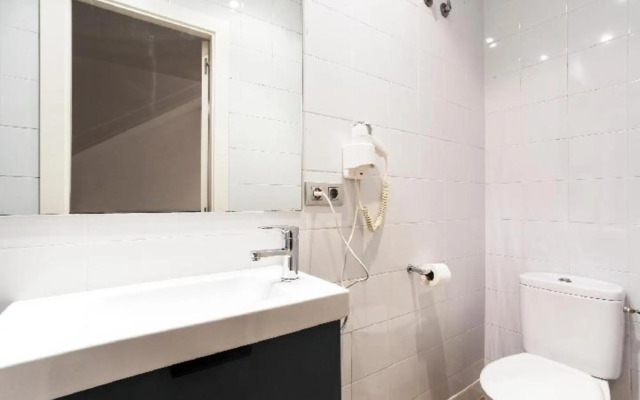 Liceu Apartments by gaiarooms