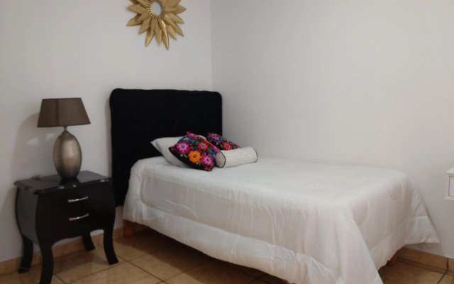 HABITACIÓN ALBORADA 1 con baño privado