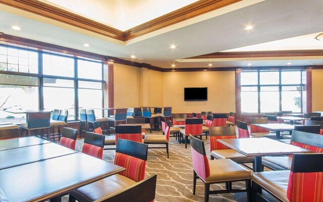 Comfort Suites