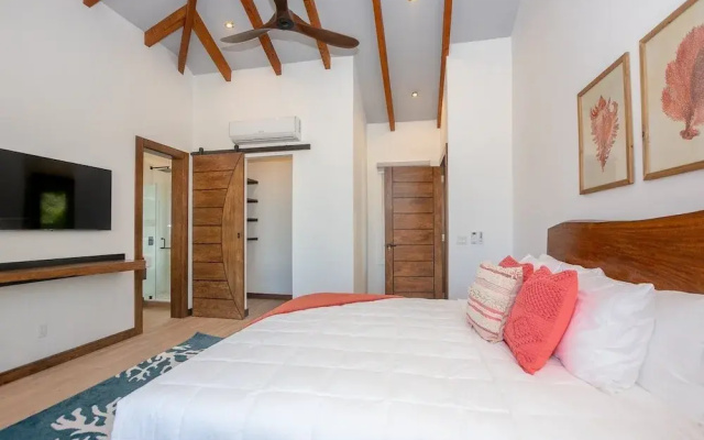 Casa Palmera 2 Bedroom Home by RedAwning
