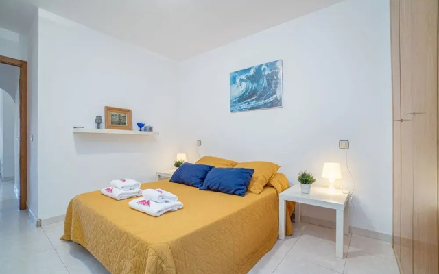 Apartment in Empuriabrava Near Sandy Beach