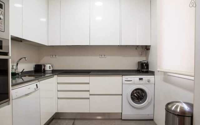 Sophisticated 3Bed W Balcony 2Min To Tube