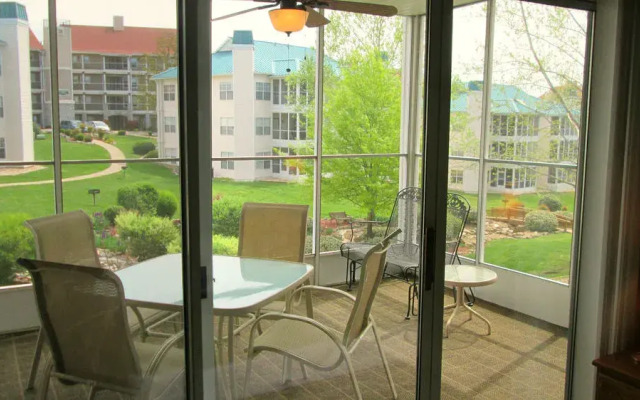 Brookside Walk In-Meadow Brook Resort
