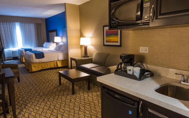 Holiday Inn Express & Suites Thunder Bay by IHG