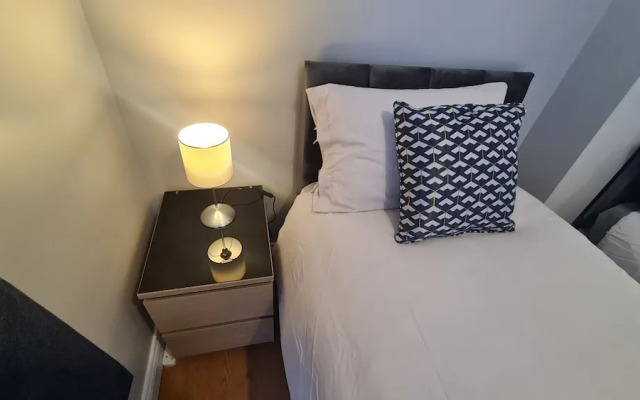 Waterworks En Suite Rooms with Private Living Room