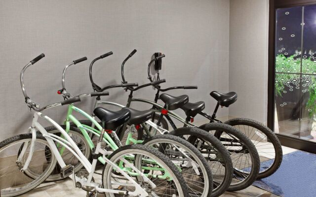 Hampton Inn & Suites Oakland Airport-Alameda