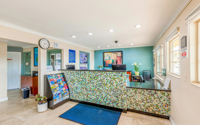 Hotel Avenida - Oceanside Camp Pendleton