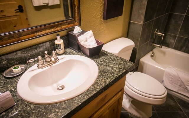 Shared Balcony Stunning Views & Steps from Slopes by RedAwning