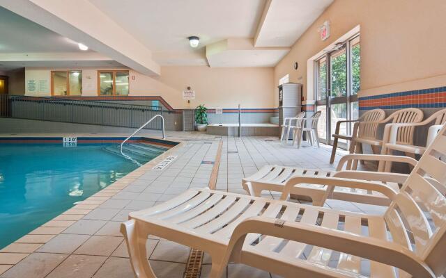 Best Western Plus Burlington Inn & Suites