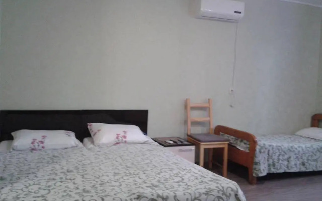 Guest House on Festivalnaya