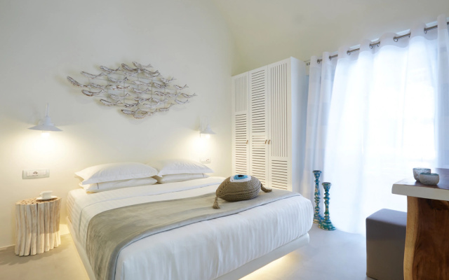 2 Bedroom Eolia Kamari Villa 100m2 with Private Heated Pool