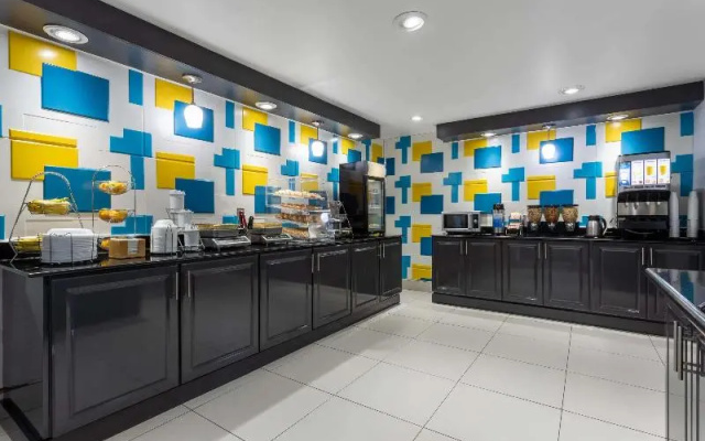 La Quinta Inn & Suites Columbus West - Hilliard