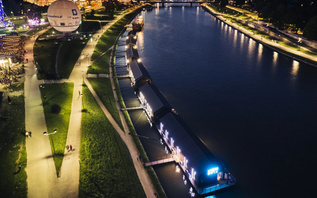 New Port Hotel