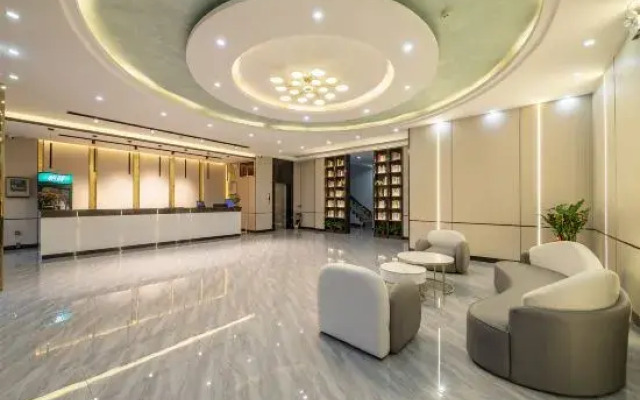 Wanning Jinhong Business Hotel (Huayacheng High-speed Railway Station)
