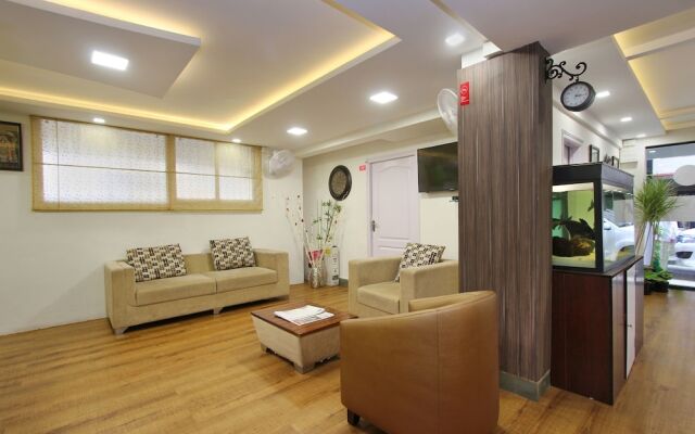 OYO 5379 Crown White House