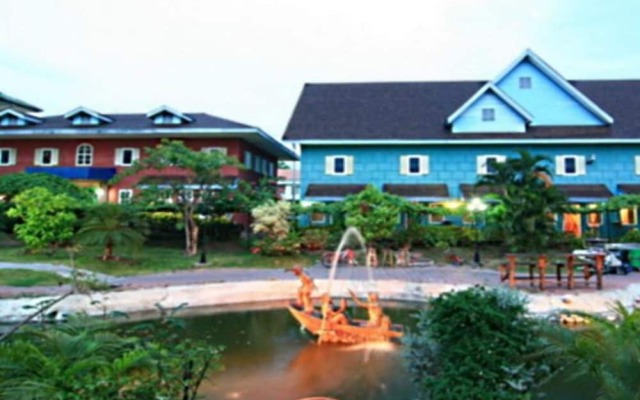 13 Coins Airport Grand Resort