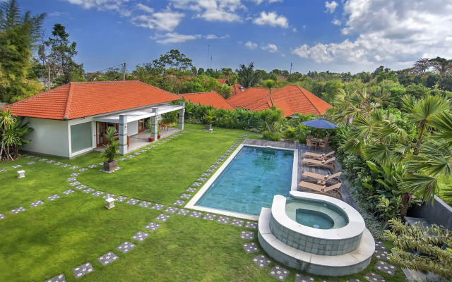 Villa Yenian by Villa Finder