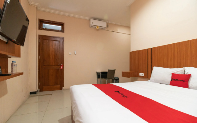 Reddoorz Syariah Near Rs Mata Padang
