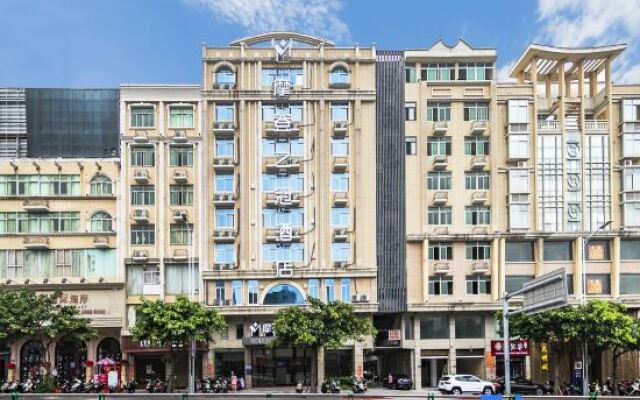 Modern Crown Hotel (Pingtan Longwangtou Beach Store)