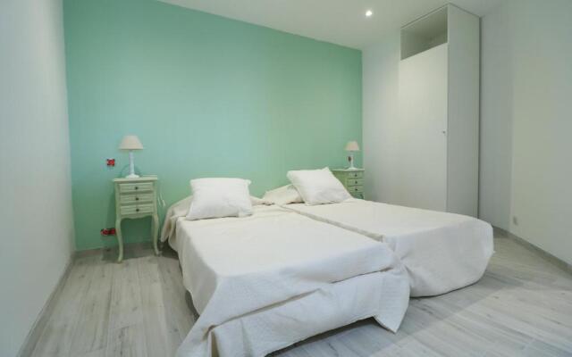 LUMINEUX 3 PIECES RENOVE FACE AU PORT l! A2B218