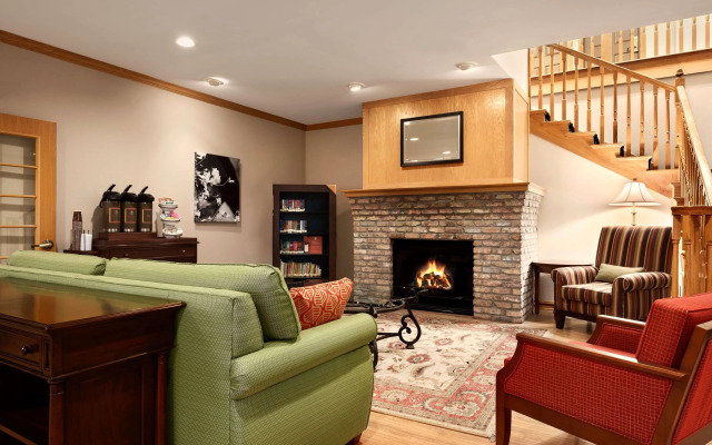 Country Inn & Suites by Radisson, Clinton, IA
