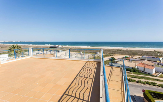 2 bedroom Sea View apartment, private parking