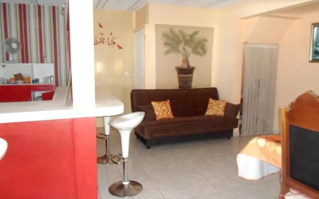 House With 2 Bedrooms in Petite Ile, With Wonderful sea View, Enclosed - фото 4