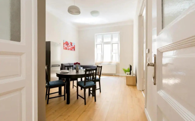 Kresz Geza 29 Westend Station 2 Bedrooms+Living AC