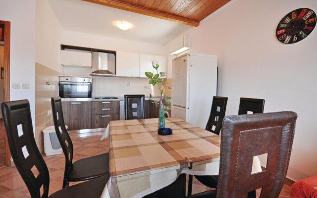 Beautiful Apartment in Omis With 3 Bedrooms