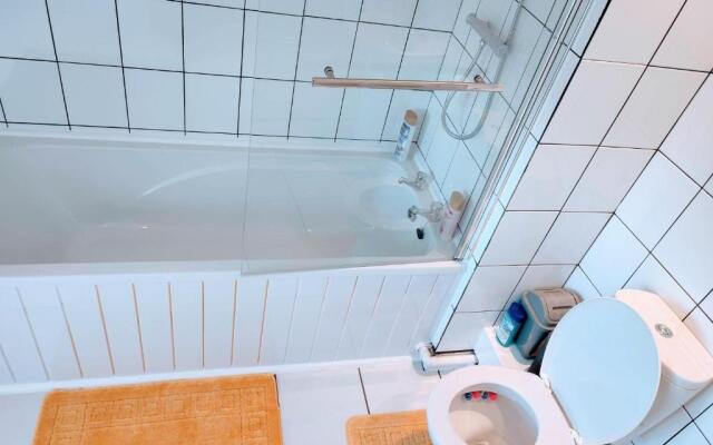 Crystal Suite 4 - private parking - metro