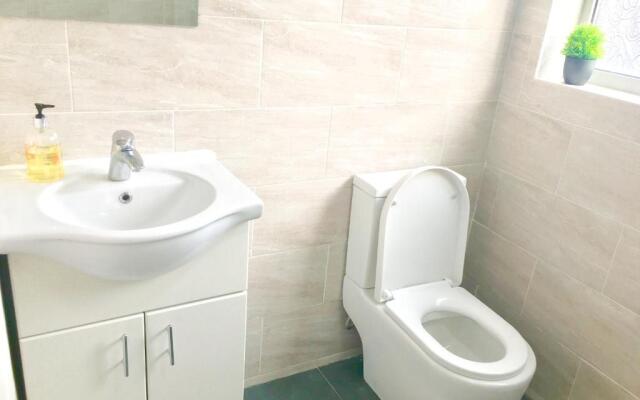 London Luxury Apartment, Private Bathroom