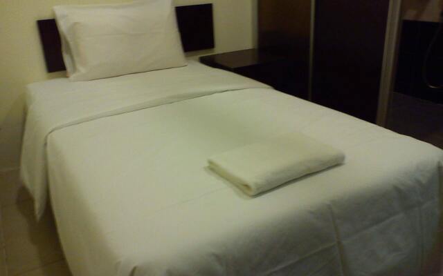 Yb One Hotel