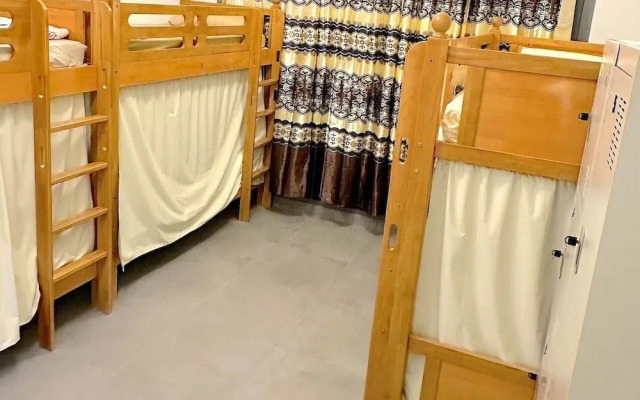 Lakeside Hostel Downtown