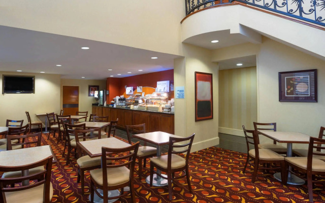 Comfort Suites near Birkdale Village- Huntersville